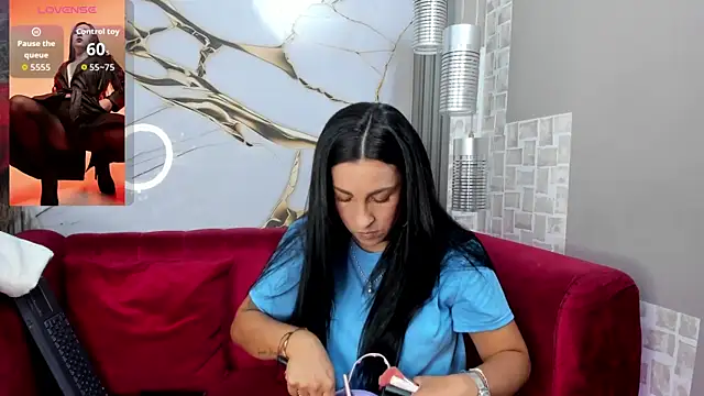 Snapshot of Bella_williamss_ chatting on April 6, 7:48 pm Bella williamss online show from April 6, 7:48 pm