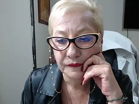 Snapshot of MisteriosaX chatting on October 21, 9:26 pm MisteriosaX online show from October 21, 9:26 pm