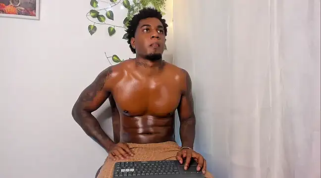 Snapshot of LOGAN_DRAKE chatting on February 28, 6:10 am LOGAN DRAKE online show from February 28, 6:10 am