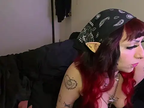 ChrryFoxx online show from March 12, 6:29 am