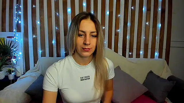 Snapshot of Ellen_Ross chatting on March 2, 4:17 am Ellen Ross online show from March 2, 4:17 am