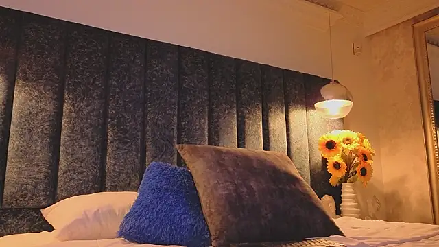 Ariannaa Suarez1 online show from March 18, 7:39 pm