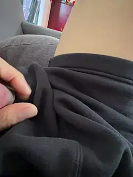 Tuyen8679 online show from February 25, 11:47 pm