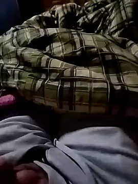 Snapshot of surfacespurt54 chatting on February 26, 9:37 pm surfacespurt54 online show from February 26, 9:37 pm