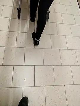 Snapshot of lalajuju972 chatting on November 8, 4:18 pm lalajuju972 online show from November 8, 4:18 pm