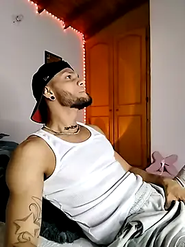 Snapshot of morenosiam chatting on November 26, 4:02 am morenosiam online show from November 26, 4:02 am