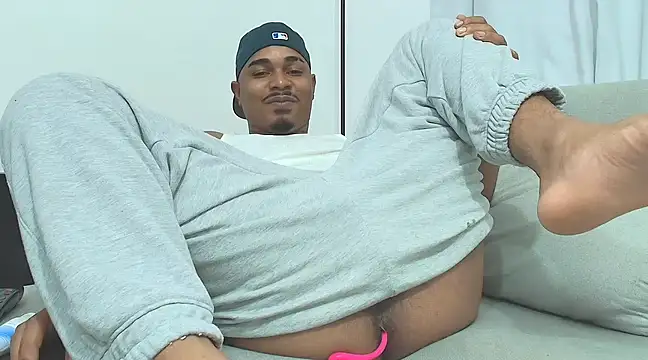 Snapshot of latinbbc_00 chatting on March 1, 3:43 am latinbbc 00 online show from March 1, 3:43 am