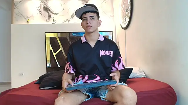 KING OFF BOYS online show from November 18, 2:54 pm