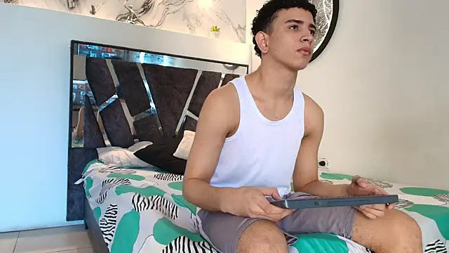 KING OFF BOYS online show from November 22, 1:10 pm