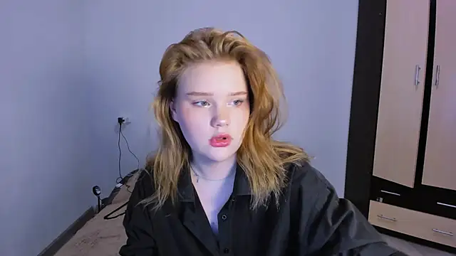 LaseyMoon online show from November 21, 9:19 am