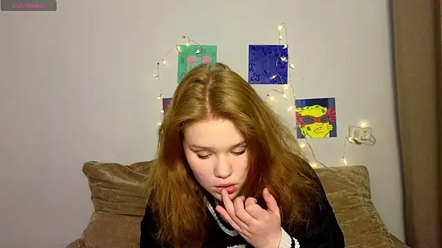 LaseyMoon online show from March 7, 9:50 am