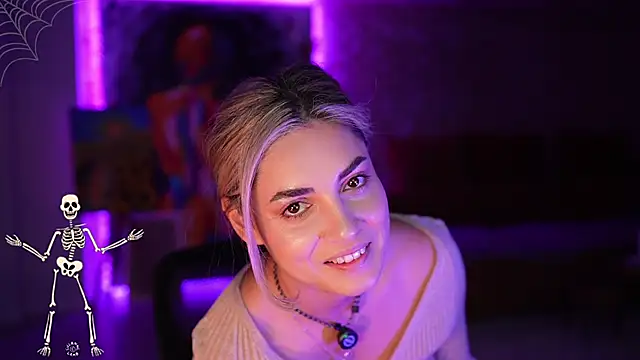 Snapshot of _Allie_ chatting on October 28, 5:22 am  Allie  online show from October 28, 5:22 am