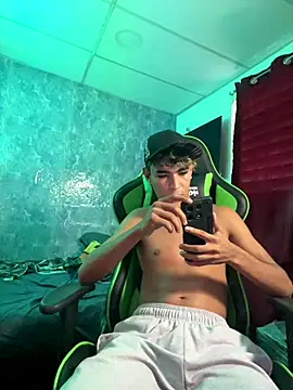 Snapshot of twinks_28 chatting on October 10, 8:08 pm twinks 28 online show from October 10, 8:08 pm