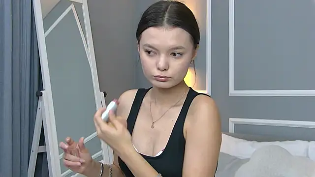 AsterQuinn online show from October 3, 4:26 pm