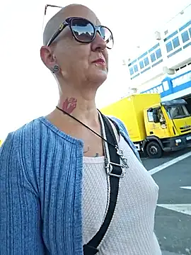 Snapshot of Emma_Milf25 chatting on September 25, 7:56 am Emma Milf25 online show from September 25, 7:56 am