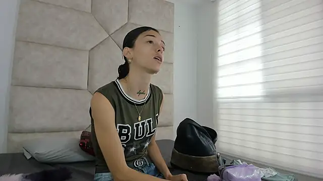 Vaiolett Smith online show from September 27, 1:27 pm