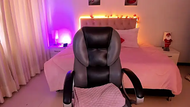 Snapshot of Emily_Warren_ chatting on November 24, 7:46 pm Emily Warren online show from November 24, 7:46 pm