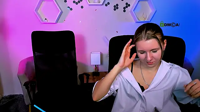 Snapshot of doll_vey chatting on November 20, 9:25 pm doll vey online show from November 20, 9:25 pm