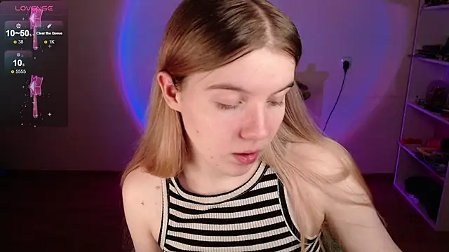 Strawberry juli online show from April 21, 3:35 am