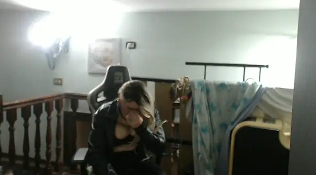 Snapshot of emmex671 chatting on January 23, 6:06 am emmex671 online show from January 23, 6:06 am