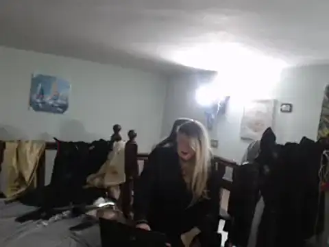 Snapshot of emmex671 chatting on March 4, 6:37 am emmex671 online show from March 4, 6:37 am