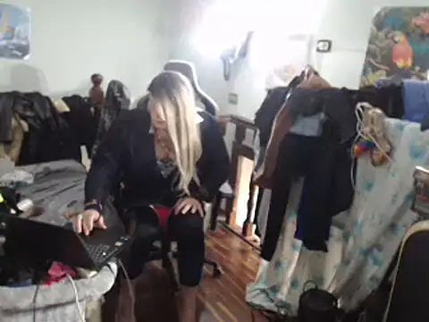 Snapshot of emmex671 chatting on March 12, 7:02 am emmex671 online show from March 12, 7:02 am