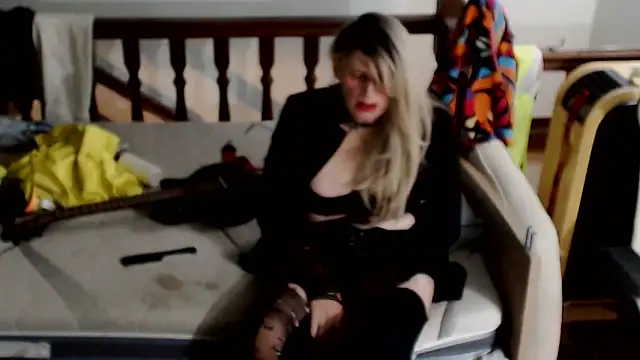 Snapshot of emmex671 chatting on September 23, 6:05 am emmex671 online show from September 23, 6:05 am