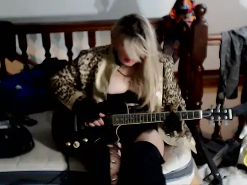 Snapshot of emmex671 chatting on October 19, 2:29 pm emmex671 online show from October 19, 2:29 pm