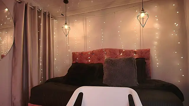 miaoconell online show from November 12, 8:41 pm