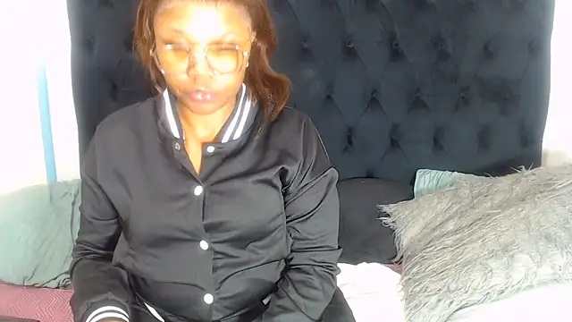 Snapshot of BootyClitQueen chatting on June 5, 1:50 pm BootyClitQueen online show from June 5, 1:50 pm
