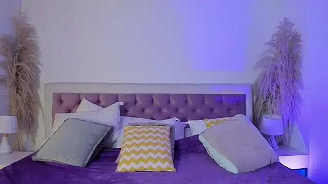 Arianaa collins online show from October 10, 12:04 pm