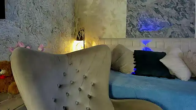 Arianaa collins online show from March 3, 12:00 pm