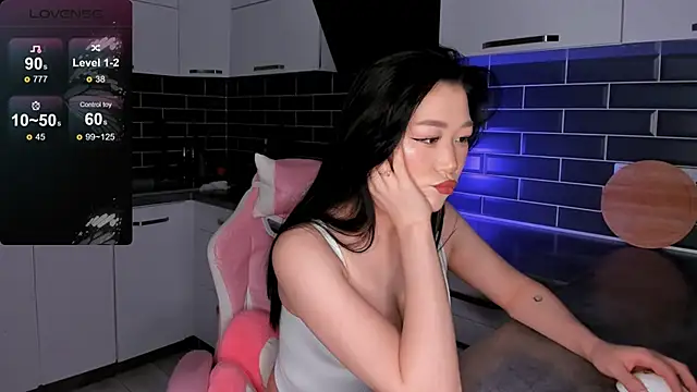 ShaiyaMinn3 online show from April 21, 3:28 pm