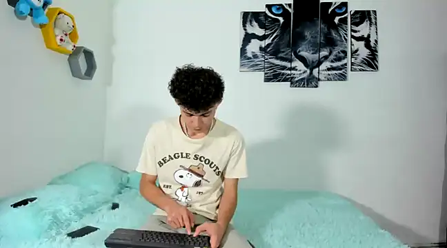 Snapshot of Maxxi_hot23 chatting on March 8, 3:02 pm Maxxi hot23 online show from March 8, 3:02 pm