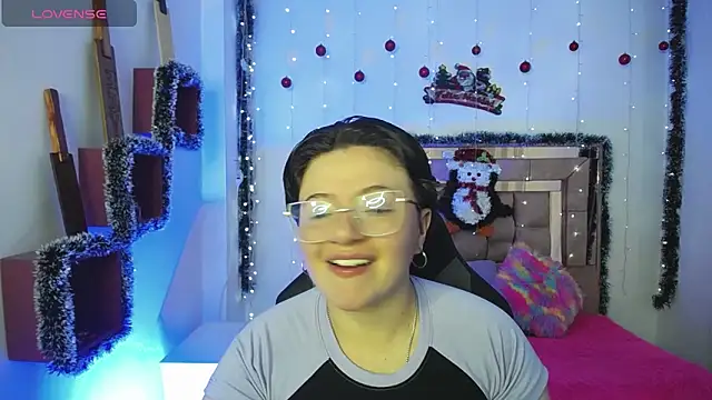 safyka online show from December 4, 2:32 am