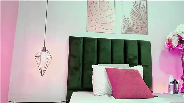 SeleneLujan online show from March 19, 11:47 am