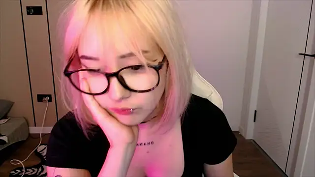 Snapshot of ka00ru_chan chatting on July 21, 1:24 pm ka00ru chan online show from July 21, 1:24 pm