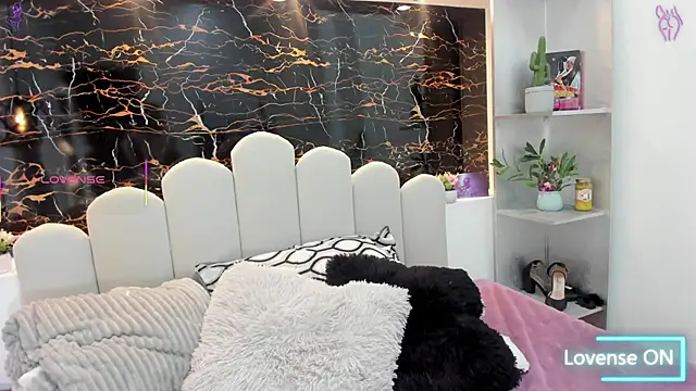 Bonniie 22 online show from March 10, 3:52 pm