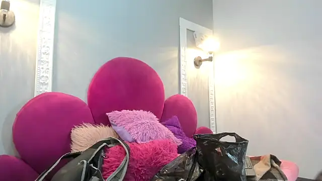 Bonniie 22 online show from April 14, 7:20 pm