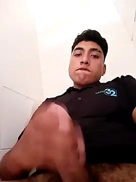 Snapshot of crisssalazar chatting on October 23, 9:46 pm crisssalazar online show from October 23, 9:46 pm