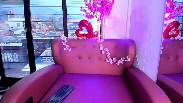Snapshot of Mitsu_Kawii chatting on October 21, 8:31 pm Mitsu Kawii online show from October 21, 8:31 pm