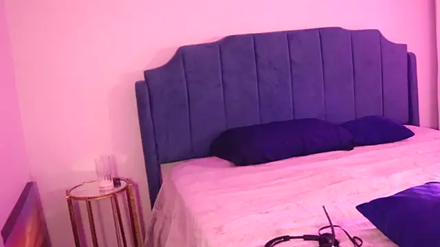 lovelyenigma365 online show from March 15, 7:09 am