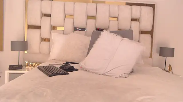 HotBellaMilf online show from March 28, 1:49 am