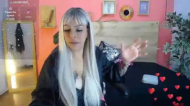 Snapshot of yessila_parker chatting on March 5, 2:36 am yessila parker online show from March 5, 2:36 am