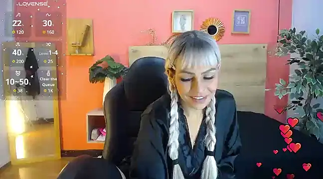 Snapshot of yessila_parker chatting on March 5, 5:40 am yessila parker online show from March 5, 5:40 am