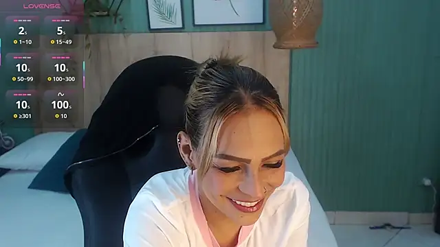 Snapshot of yessila_parker chatting on September 11, 1:39 am yessila parker online show from September 11, 1:39 am