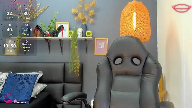 Snapshot of yessila_parker chatting on July 16, 8:53 am yessila parker online show from July 16, 8:53 am