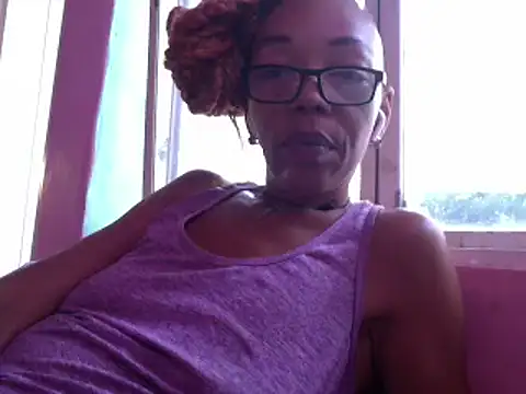 Snapshot of Ladyzee25 chatting on June 20, 7:16 pm Ladyzee25 online show from June 20, 7:16 pm
