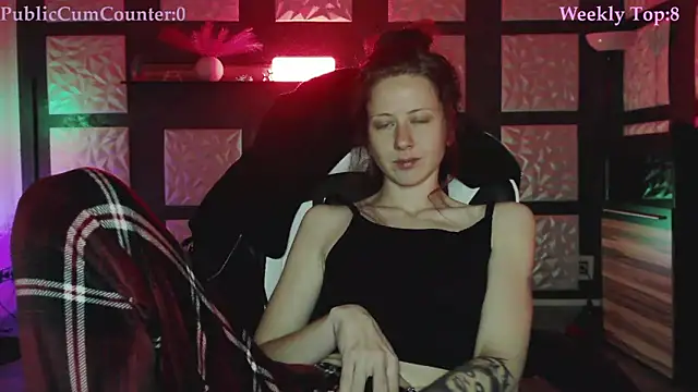 Snapshot of SweetSeraphine chatting on November 10, 6:34 am SweetSeraphine online show from November 10, 6:34 am