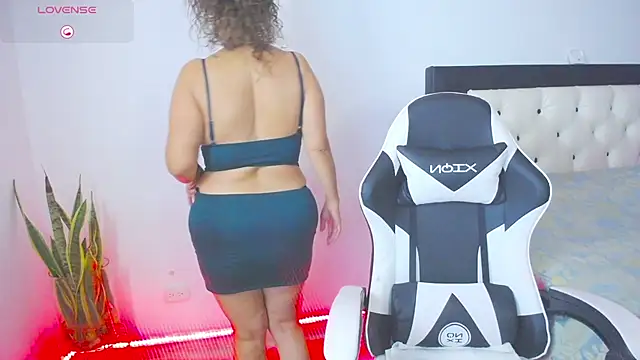 CarolinneFiotti online show from October 28, 11:58 am